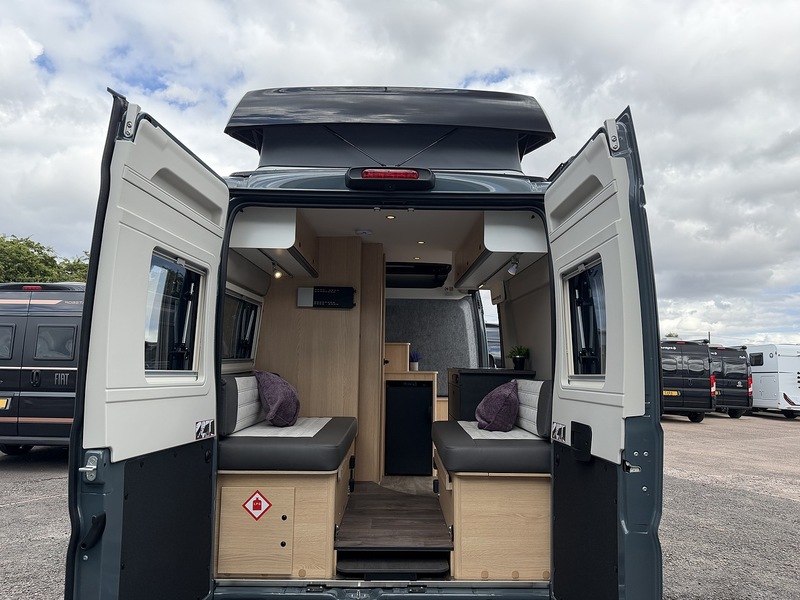 Sunlight Cliff Vanlife  - U554