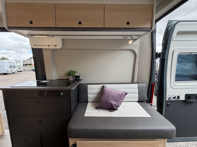 Sunlight Cliff Vanlife  - U554