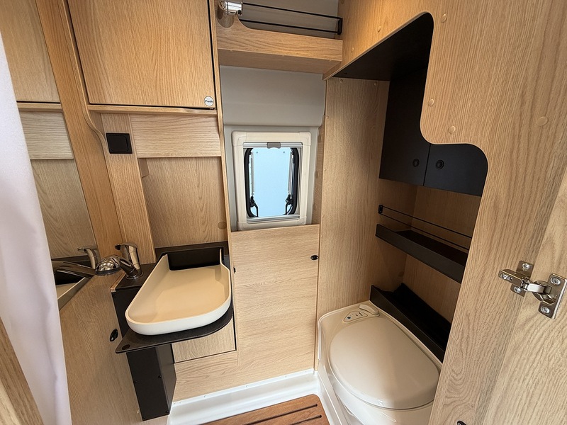 Sunlight Cliff Vanlife  - U554