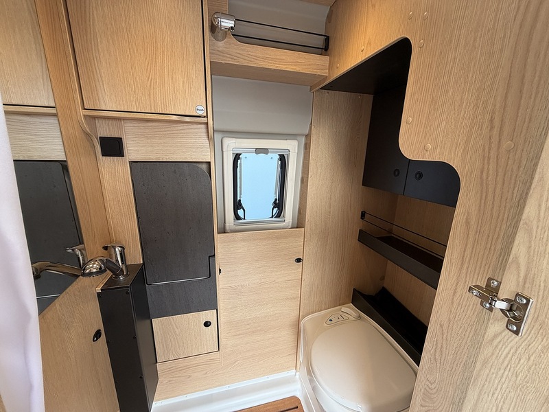 Sunlight Cliff Vanlife  - U554