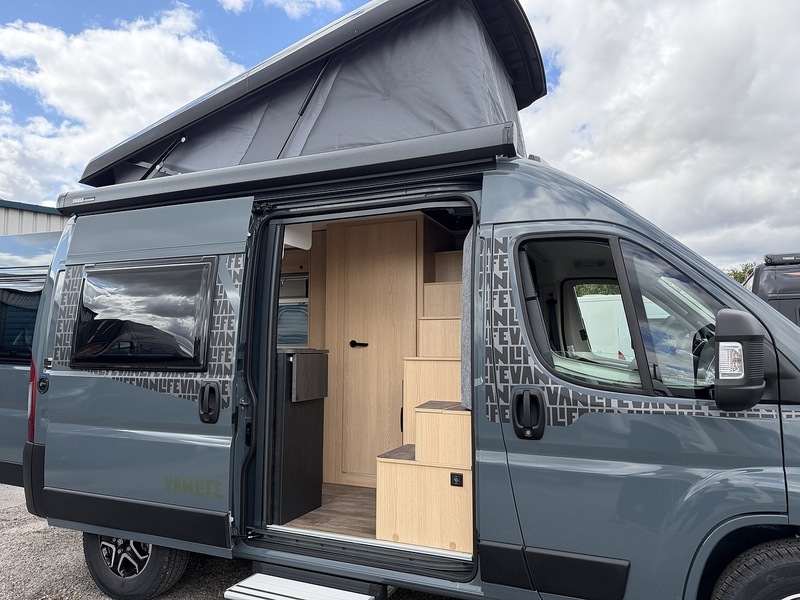 Sunlight Cliff Vanlife  - U554