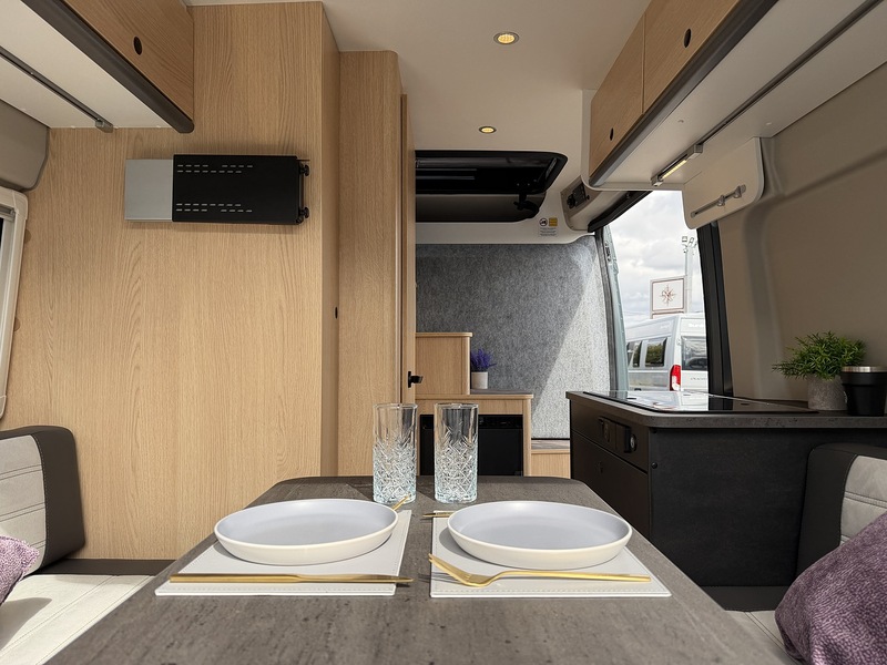 Sunlight Cliff Vanlife  - U554