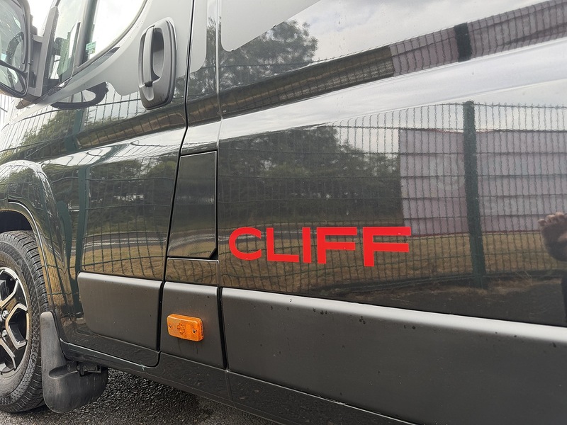 Sunlight Cliff 640 X  - U556