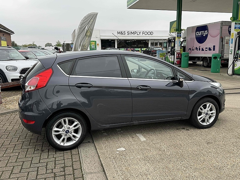Ford Fiesta Zetec - U10001848