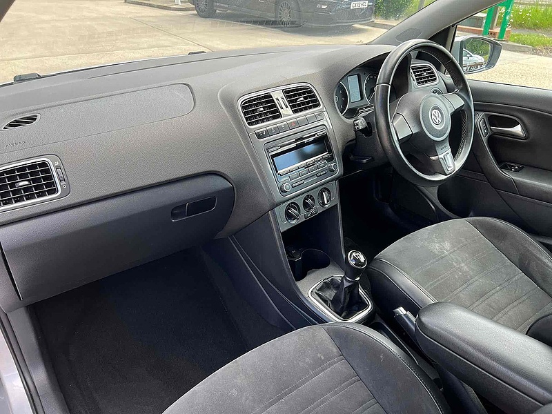 Volkswagen Polo TSI SEL - U10001904