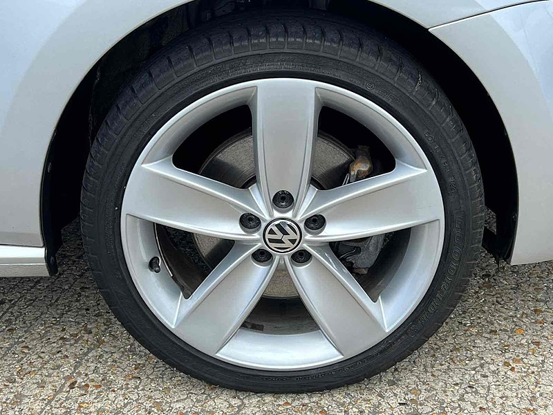 Volkswagen Polo TSI SEL - U10001904