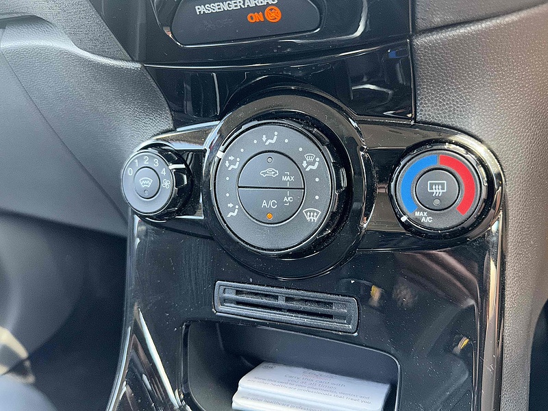 Ford Fiesta Zetec - U10001951