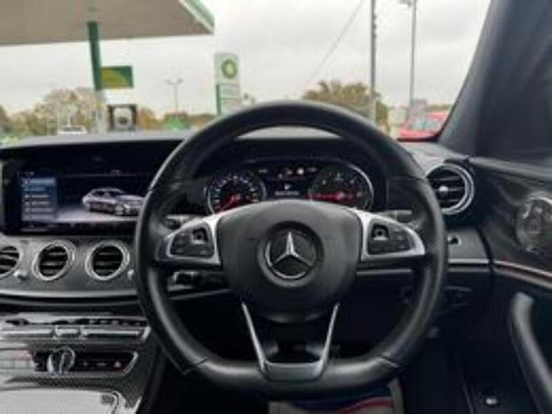 Mercedes-Benz E Class E220d AMG Line - U10001993