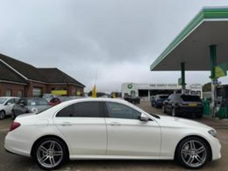 Mercedes-Benz E Class E220d AMG Line - U10001993