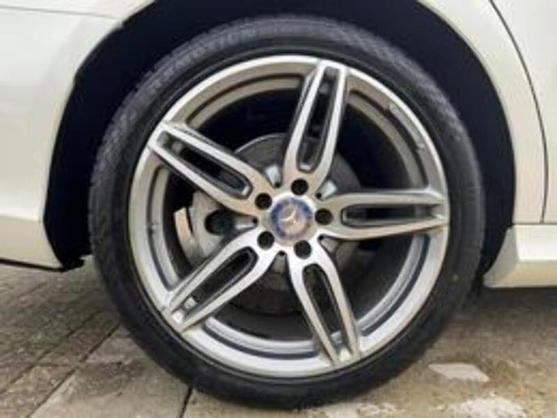 Mercedes-Benz E Class E220d AMG Line - U10001993