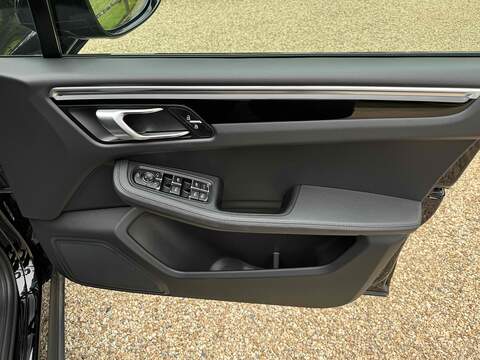 Porsche Macan 3.0T V6 S PDK 4WD Euro 6 (s/s) 5dr - U10002050