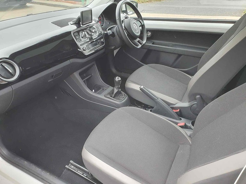 Volkswagen up! High up! - U10002084