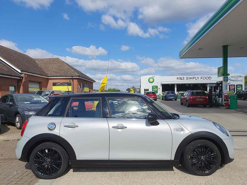 MINI Hatch Cooper SD - U10002132