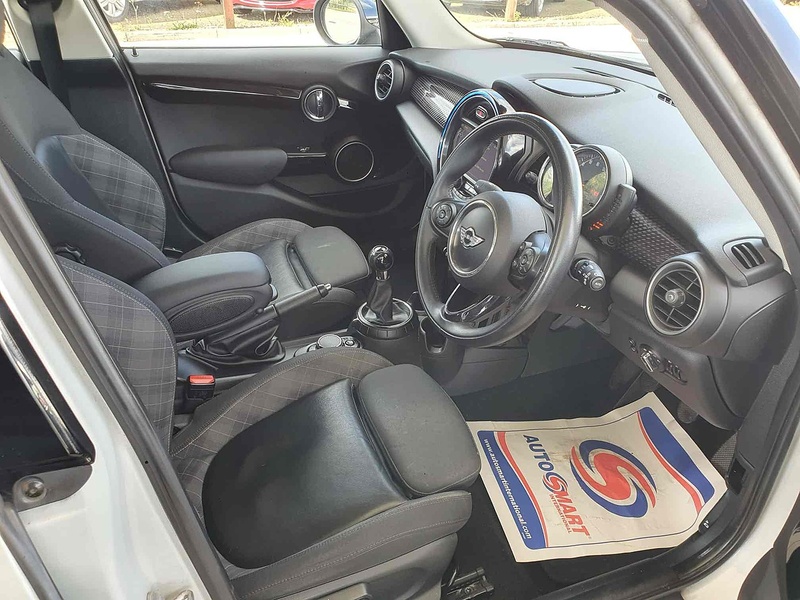 MINI Hatch Cooper SD - U10002132