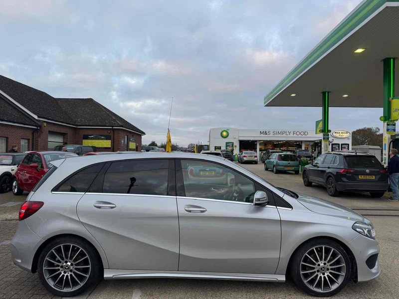 Mercedes-Benz B Class B180d AMG Line - U10002251
