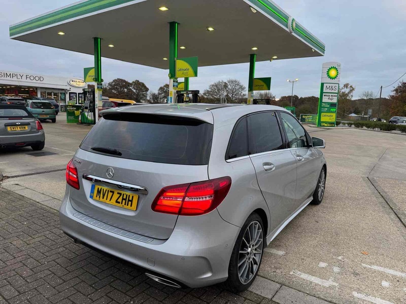 Mercedes-Benz B Class B180d AMG Line - U10002251