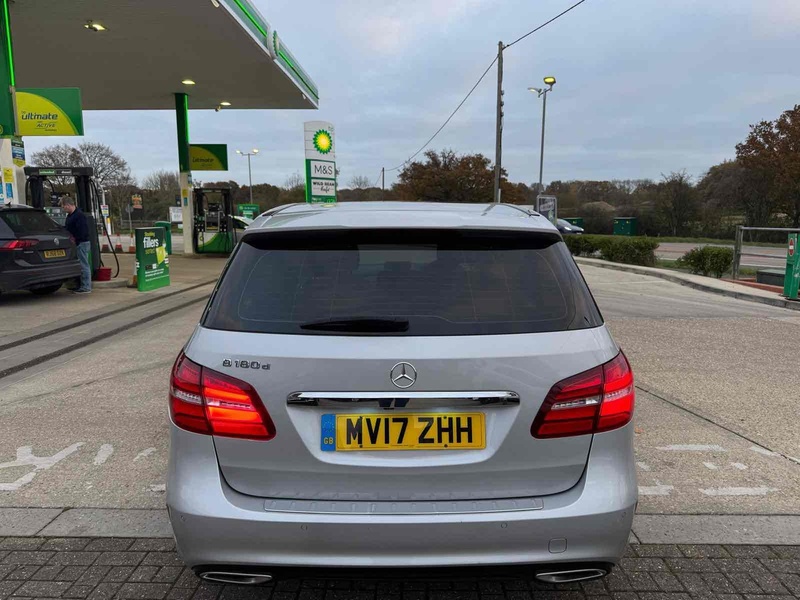 Mercedes-Benz B Class B180d AMG Line - U10002251