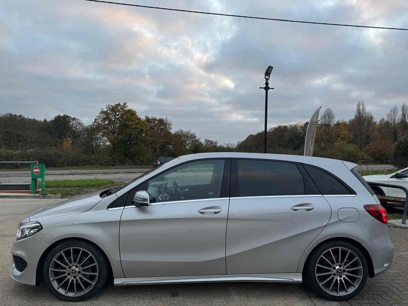 Mercedes-Benz B Class B180d AMG Line - U10002251