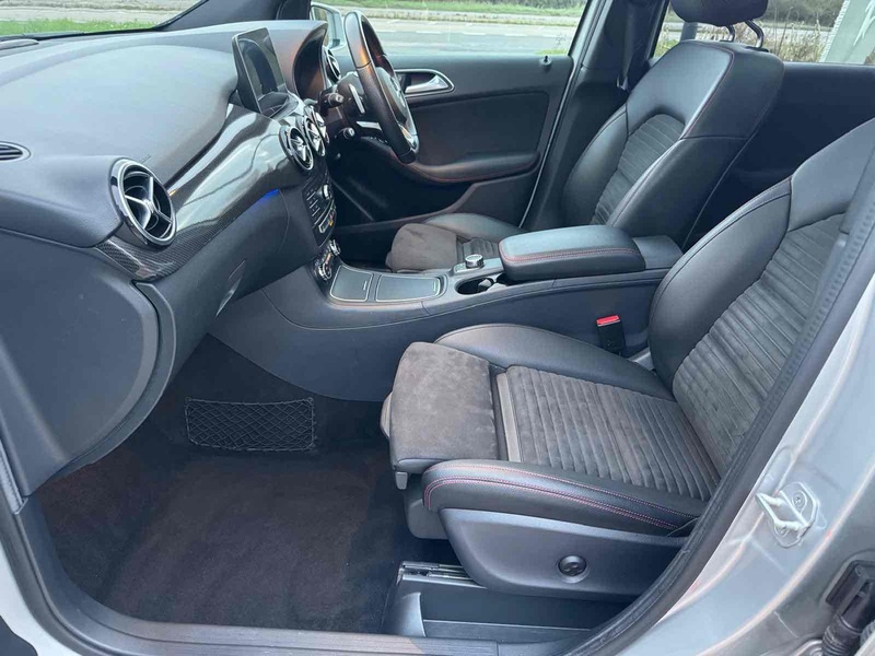 Mercedes-Benz B Class B180d AMG Line - U10002251
