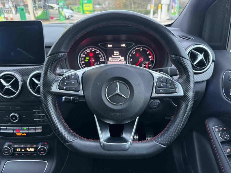 Mercedes-Benz B Class B180d AMG Line - U10002251