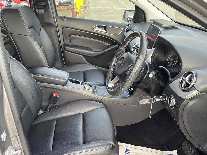 Mercedes-Benz B Class B200d Sport - U10002268