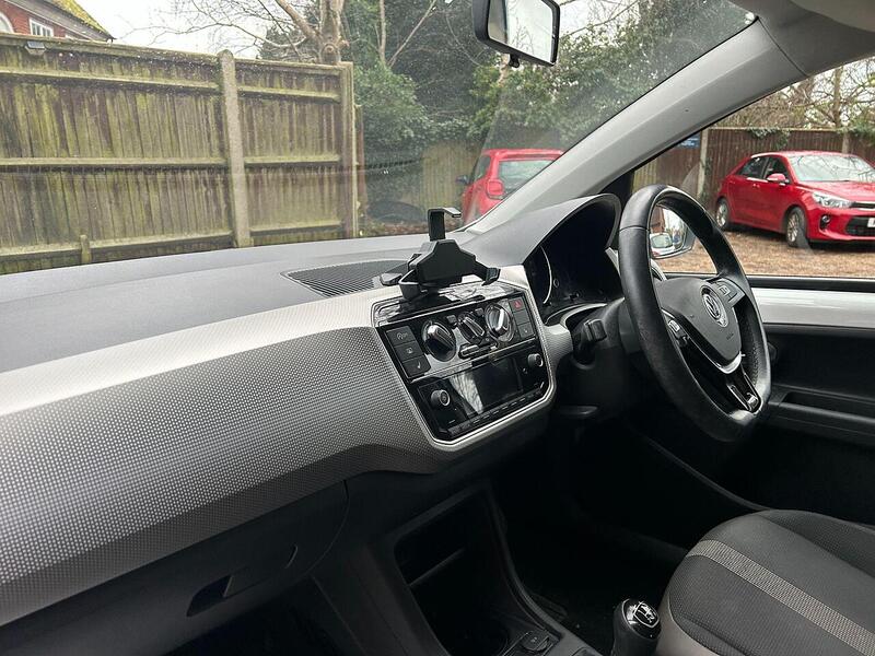 Volkswagen up! up! 1.0 BlueMotion Tech High up! Euro 6 (s/s) 5dr - U10002304