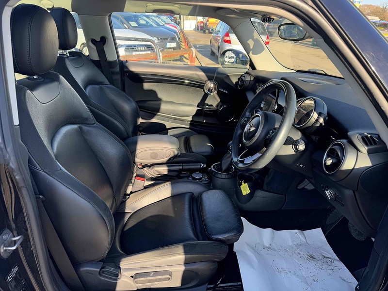 MINI Hatch Hatch 1.5 Cooper Auto Euro 6 (s/s) 3dr - U10002389