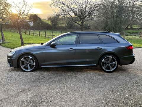 Audi A4 Avant TFSI Black Edition - U10002482