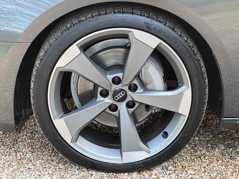 Audi A4 Avant TFSI Black Edition - U10002482