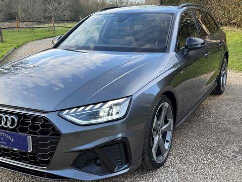 Audi A4 Avant TFSI Black Edition - U10002482