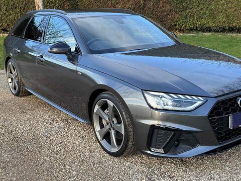 Audi A4 Avant TFSI Black Edition - U10002482