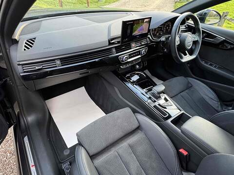 Audi A4 Avant TFSI Black Edition - U10002482