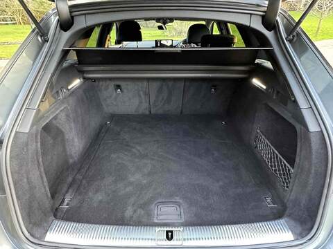 Audi A4 Avant TFSI Black Edition - U10002482