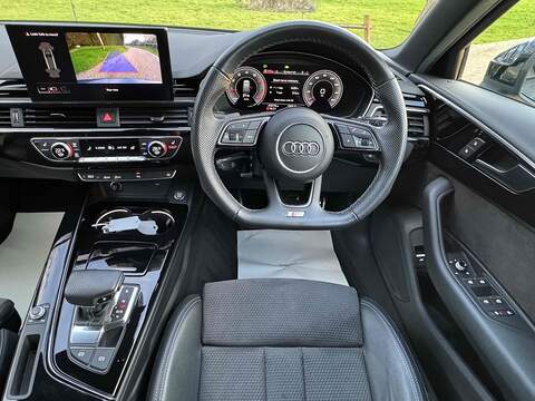 Audi A4 Avant TFSI Black Edition - U10002482