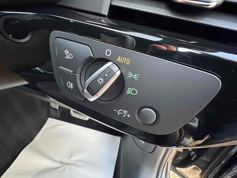 Audi A4 Avant TFSI Black Edition - U10002482