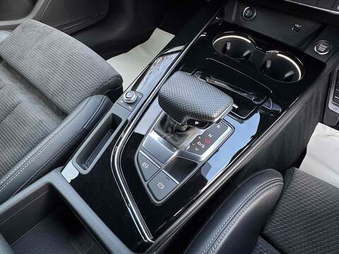 Audi A4 Avant TFSI Black Edition - U10002482