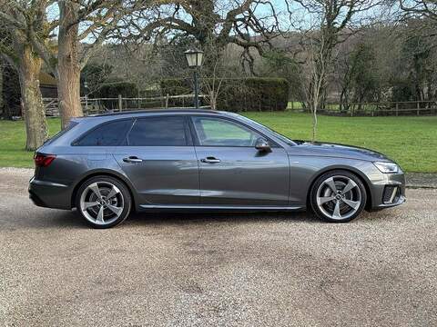 Audi A4 Avant TFSI Black Edition - U10002482