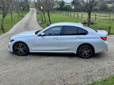 BMW 3 Series 330e M Sport - U10002503