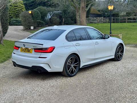 BMW 3 Series 330e M Sport - U10002503
