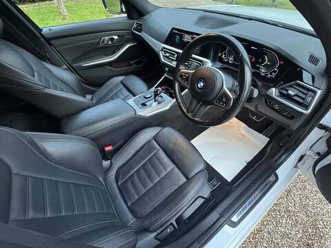 BMW 3 Series 330e M Sport - U10002503