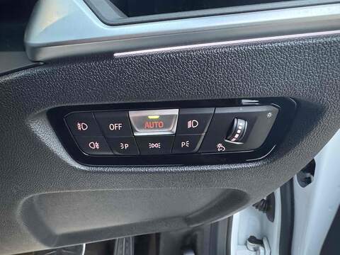 BMW 3 Series 330e M Sport - U10002503