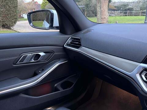 BMW 3 Series 330e M Sport - U10002503