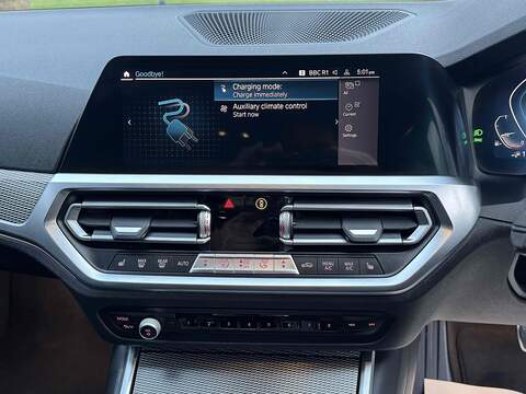 BMW 3 Series 330e M Sport - U10002503