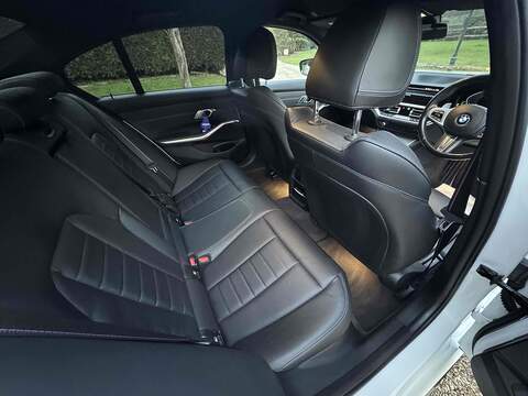 BMW 3 Series 330e M Sport - U10002503