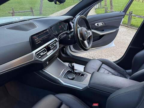 BMW 3 Series 330e M Sport - U10002503