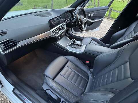 BMW 3 Series 330e M Sport - U10002503