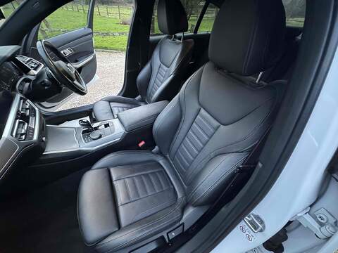 BMW 3 Series 330e M Sport - U10002503