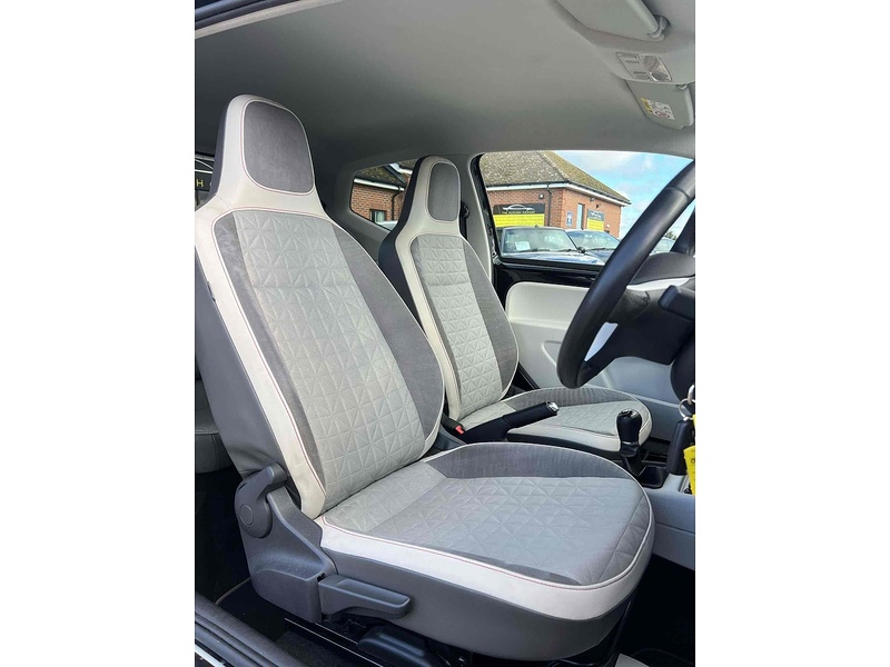 Volkswagen up! up! beats - U10002538