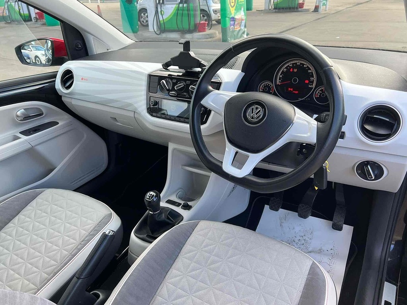 Volkswagen up! up! beats - U10002538