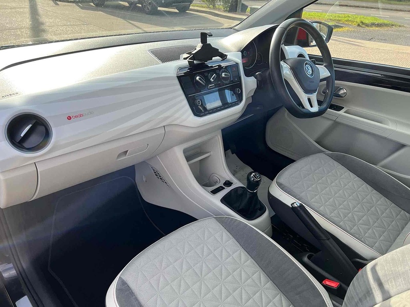 Volkswagen up! up! beats - U10002538